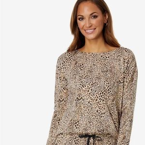 NWT Lilly Pulitzer Karessa Top. Size medium. Pattern Macadamia Pattern Play